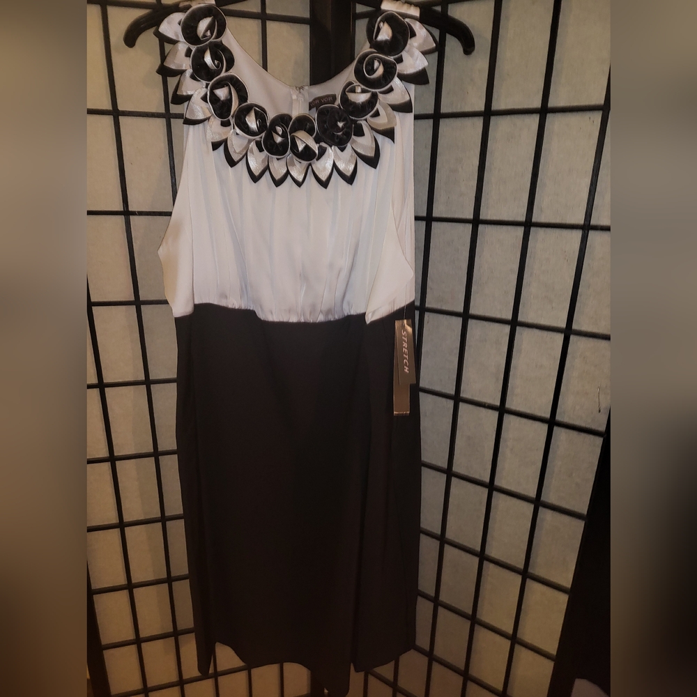 Voir White & Black Sleeveless Dress